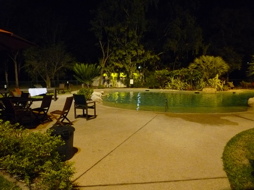 Poollandschaft am Abend
