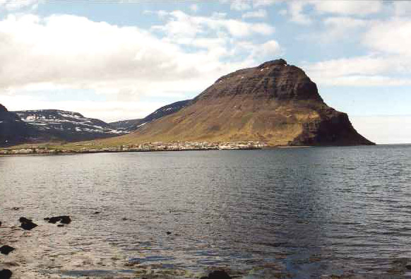 Blick von Ósvör auf Bolungarvík